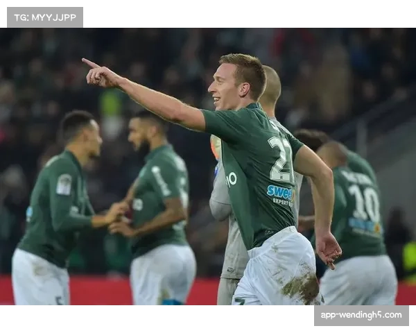 欧塞尔防守体系缺乏层次保护 容易被对手简单配合直接打穿